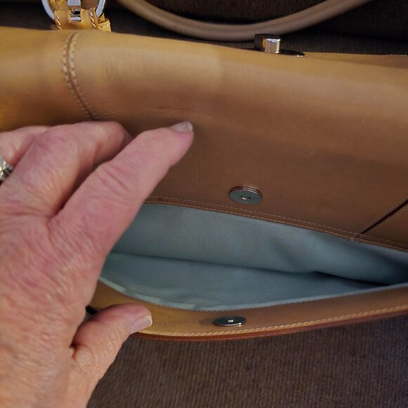 Chi Beige Leather Handbag - Picture 4 of 9